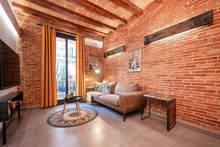 Elegante sala de estar con mobiliario moderno en un apartamento en Building Carrer de Blasco de Garay - sweett - 1321171 en Sants-Montjuïc, Barcelona