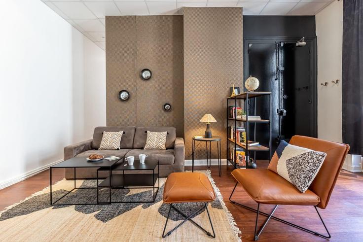 Salle de séjour élégante avec mobilier moderne dans un appartement à Building Avenue des Champs-Élysées - sweett - 1053299 - PAR à 8th arrondissement, Paris Salle de séjour élégante avec mobilier moderne dans un appartement à Building Avenue des Champs-Élysées - sweett - 1053299 - PAR à 8th arrondissement, Paris
