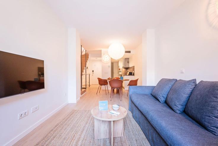 Elegante sala de estar con mobiliario moderno en un apartamento en Building Carrer de Girona - sweett - 1053462 - BCN en Eixample, Barcelona