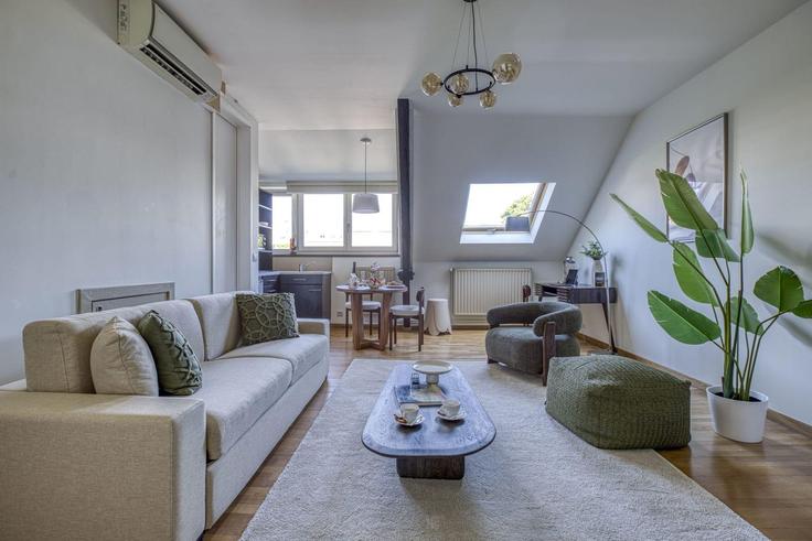 Elegant gestaltetes Wohnzimmer mit moderner Einrichtung in einer Wohnung im Building Rue de Spa - sweett - 1257204 - BRU in Brussels, Brussels