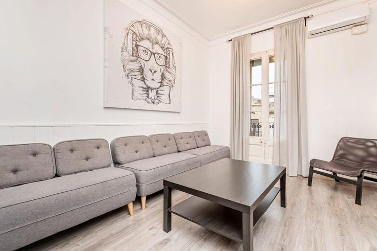 Salle de séjour élégante avec mobilier moderne dans un appartement à Building Carrer de Rocafort - sweett - 1053555 - BCN à Eixample, Barcelona