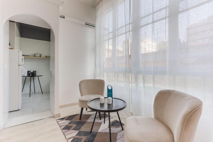 Salle de séjour élégante avec mobilier moderne dans un appartement à Building Carrer de Rocafort - sweett - 1053661 - BCN à Eixample, Barcelona