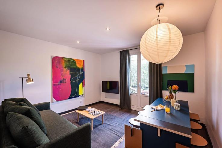 Barcelona EixampleのBuilding Carrer d'Aragó - sweett - 1053414 - BCNのアパートメントにある、モダンな家具を備えたエレガントなデザインのリビングルーム