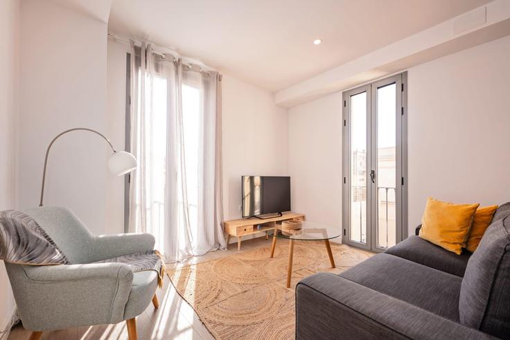 Elegant gestaltetes Wohnzimmer mit moderner Einrichtung in einer Wohnung im Building Carrer de Verdaguer i Callís - sweett - 1054054 - BCN in Ciutat Vella, Barcelona