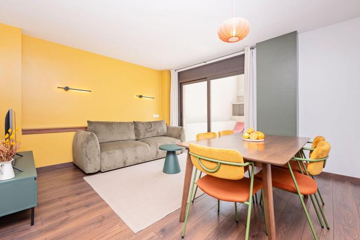 Elegant gestaltetes Wohnzimmer mit moderner Einrichtung in einer Wohnung im Building Carrer de Bailèn - sweett - 1053440 - BCN in Eixample, Barcelona
