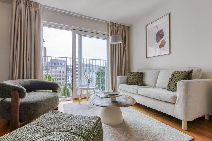 Elegante sala de estar con mobiliario moderno en un apartamento en Building Rue de Spa - sweett - 1257196 - BRU en Brussels, Brussels Elegante sala de estar con mobiliario moderno en un apartamento en Building Rue de Spa - sweett - 1257196 - BRU en Brussels, Brussels