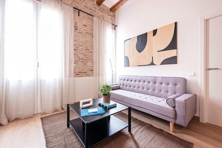 Sala de estar elegantemente projetada com móveis modernos em um apartamento no Building Carrer de Villarroel - sweett - 1053938 - BCN em Eixample, Barcelona Sala de estar elegantemente projetada com móveis modernos em um apartamento no Building Carrer de Villarroel - sweett - 1053938 - BCN em Eixample, Barcelona