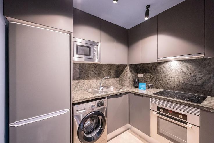 Barcelona EixampleのBuilding Avinguda de Roma - sweett - 1053969 - BCNの高級アパートメントにある、最高級の設備を備えた機能的でスタイリッシュなキッチン