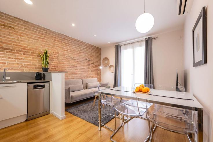 Sala de estar elegantemente projetada com móveis modernos em um apartamento no Building Carrer de Villarroel - sweett - 1053498 - BCN em Eixample, Barcelona Sala de estar elegantemente projetada com móveis modernos em um apartamento no Building Carrer de Villarroel - sweett - 1053498 - BCN em Eixample, Barcelona
