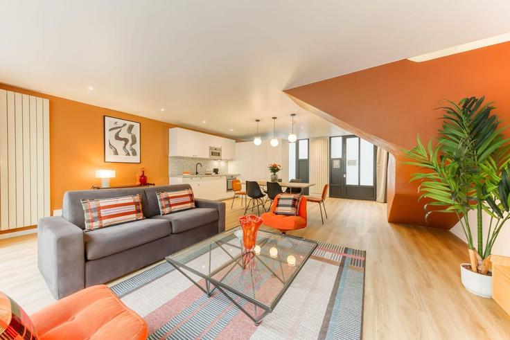 Paris 14th arrondissementのBuilding Boulevard Brune - sweett - 1053298 - PARのアパートメントにある、モダンな家具を備えたエレガントなデザインのリビングルーム Paris 14th arrondissementのBuilding Boulevard Brune - sweett - 1053298 - PARのアパートメントにある、モダンな家具を備えたエレガントなデザインのリビングルーム