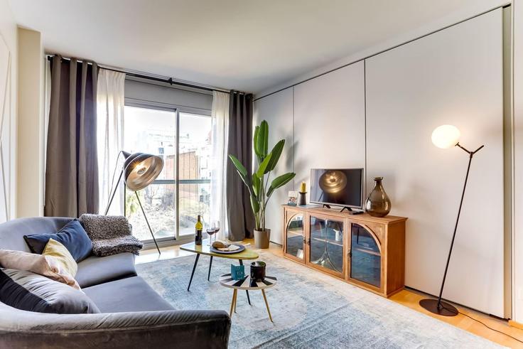 Elegante sala de estar con mobiliario moderno en un apartamento en Building Carrer de Calàbria - sweett - 1053903 - BCN en Eixample, Barcelona