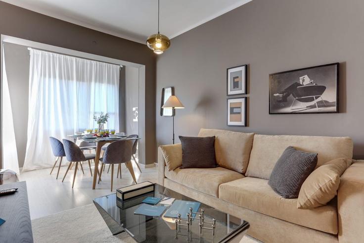 Salle de séjour élégante avec mobilier moderne dans un appartement à Building Carrer de Rocafort - sweett - 1053670 - BCN à Eixample, Barcelona