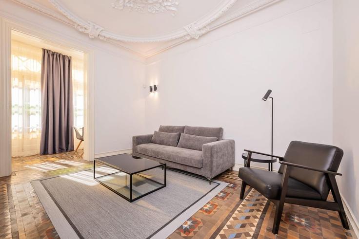 Elegante sala de estar con mobiliario moderno en un apartamento en Building Gran Via de les Corts Catalanes - sweett - 1053751 - BCN en Eixample, Barcelona