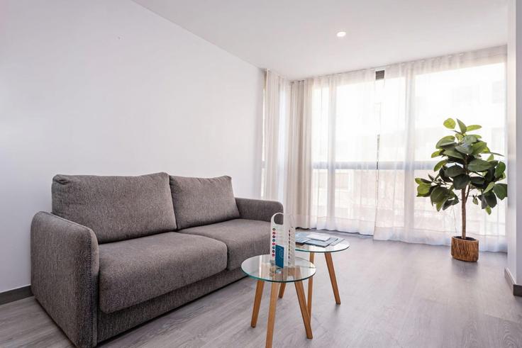 Barcelona EixampleのBuilding Carrer de València - sweett - 1054002 - BCNのアパートメントにある、モダンな家具を備えたエレガントなデザインのリビングルーム