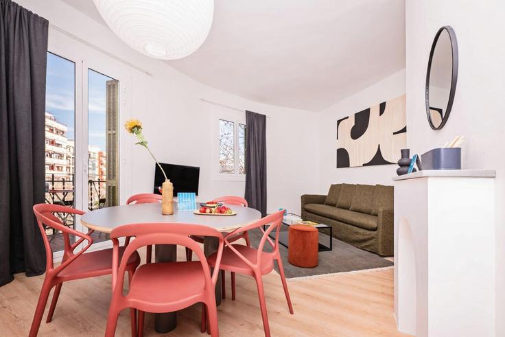 Eixample, Barcelona 소재 Building Carrer d'Aragó - sweett - 1053413 - BCN 유닛에 마련된, 현대적인 가구로 꾸며진 우아한 디자인의 거실 Eixample, Barcelona 소재 Building Carrer d'Aragó - sweett - 1053413 - BCN 유닛에 마련된, 현대적인 가구로 꾸며진 우아한 디자인의 거실