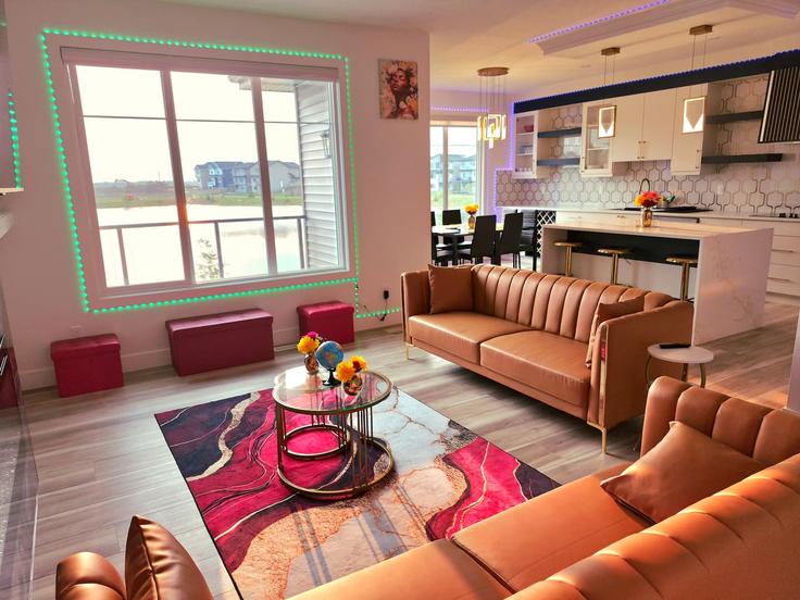 Leduc LeducのBuilding Crystal Creek Drive - swithome-properties - 1694896のアパートメントにある、モダンな家具を備えたエレガントなデザインのリビングルーム Leduc LeducのBuilding Crystal Creek Drive - swithome-properties - 1694896のアパートメントにある、モダンな家具を備えたエレガントなデザインのリビングルーム
