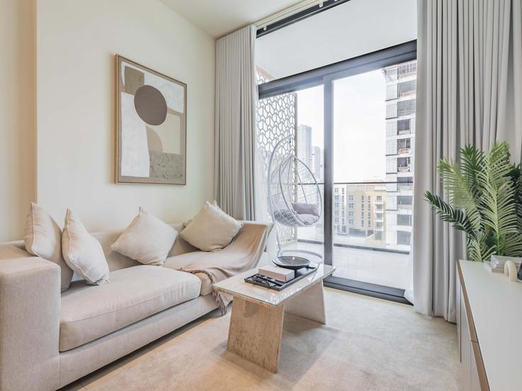 Dubai Jumeirah VillageのBuilding Kahraba North West - t-r-p-s-vacation-homes-rental-co-llc - 1297383のアパートメントにある、モダンな家具を備えたエレガントなデザインのリビングルーム