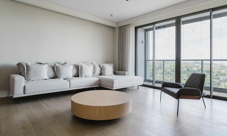 Elegant gestaltetes Wohnzimmer mit moderner Einrichtung in einer Wohnung im Building Av. Aruanã - tabas - 1047445 - SAO in Vila Sao Francisco (Zona Sul), São Paulo Elegant gestaltetes Wohnzimmer mit moderner Einrichtung in einer Wohnung im Building Av. Aruanã - tabas - 1047445 - SAO in Vila Sao Francisco (Zona Sul), São Paulo