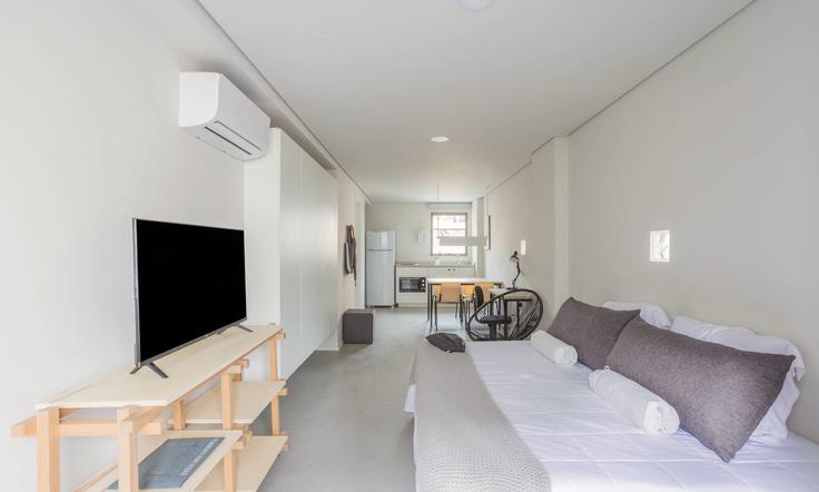 Elegant gestaltetes Wohnzimmer mit moderner Einrichtung in einer Wohnung im Building Rua Rego Freitas - tabas - 376703 - SAO in Vila Buarque, São Paulo