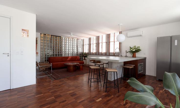 São Paulo Vila BuarqueのBuilding Rua Bento Freitas - tabas - 389635 - SAOのアパートメントにある、モダンな家具を備えたエレガントなデザインのリビングルーム São Paulo Vila BuarqueのBuilding Rua Bento Freitas - tabas - 389635 - SAOのアパートメントにある、モダンな家具を備えたエレガントなデザインのリビングルーム