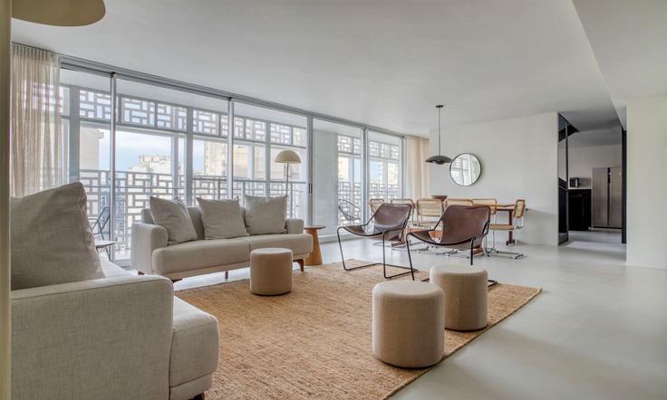 Salle de séjour élégante avec mobilier moderne dans un appartement à Building Rua Araújo - tabas - 408231 - SAO à República, São Paulo Salle de séjour élégante avec mobilier moderne dans un appartement à Building Rua Araújo - tabas - 408231 - SAO à República, São Paulo