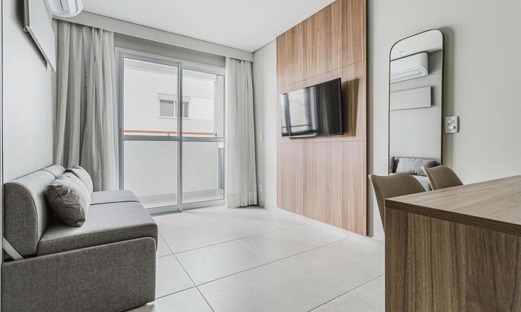 Elegant gestaltetes Wohnzimmer mit moderner Einrichtung in einer Wohnung im Building Rua Aurora - tabas - 1047617 - SAO in República, São Paulo