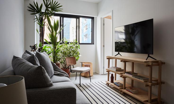 Elegant gestaltetes Wohnzimmer mit moderner Einrichtung in einer Wohnung im Building Rua Rego Freitas - tabas - 376357 - SAO in Vila Buarque, São Paulo Elegant gestaltetes Wohnzimmer mit moderner Einrichtung in einer Wohnung im Building Rua Rego Freitas - tabas - 376357 - SAO in Vila Buarque, São Paulo