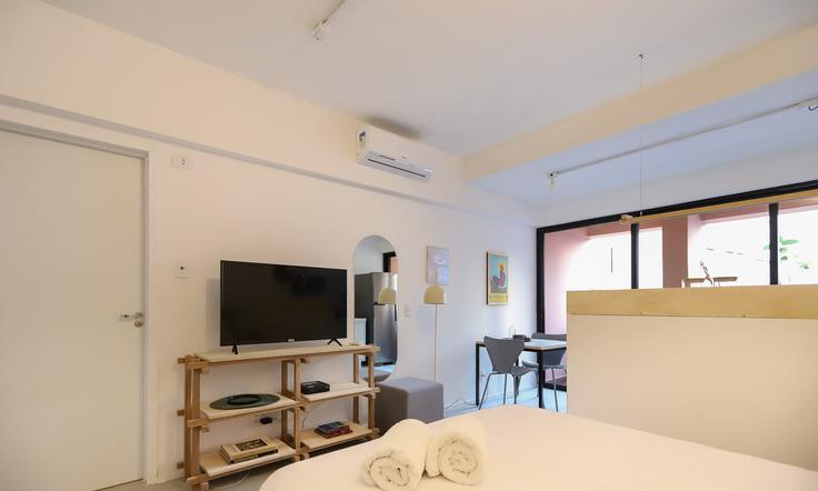 Elegante sala de estar con mobiliario moderno en un apartamento en Building Rua Rego Freitas - tabas - 376362 - SAO en Vila Buarque, São Paulo Elegante sala de estar con mobiliario moderno en un apartamento en Building Rua Rego Freitas - tabas - 376362 - SAO en Vila Buarque, São Paulo