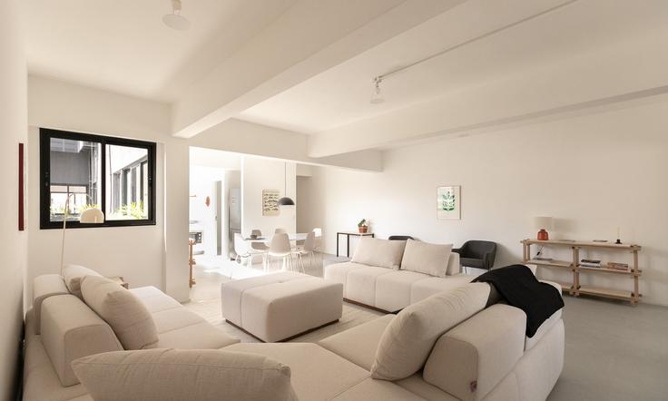 São Paulo Vila BuarqueのBuilding Rua Rego Freitas - tabas - 376333 - SAOのアパートメントにある、モダンな家具を備えたエレガントなデザインのリビングルーム