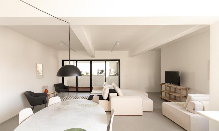 Elegante sala de estar con mobiliario moderno en un apartamento en Building Rua Rego Freitas - tabas - 376360 - SAO en Vila Buarque, São Paulo Elegante sala de estar con mobiliario moderno en un apartamento en Building Rua Rego Freitas - tabas - 376360 - SAO en Vila Buarque, São Paulo