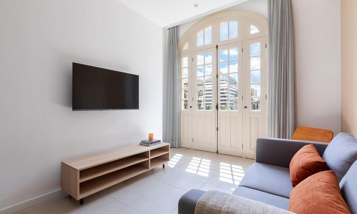 Elegantly designed living room with modern furnishings in an apartment at Building Praça Floriano - tabas - 1366832 in Centro, Rio de Janeiro