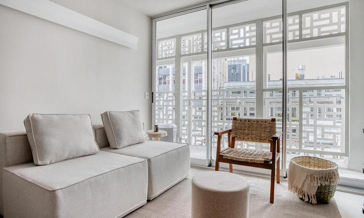 Elegante sala de estar con mobiliario moderno en un apartamento en Building Rua Araújo - tabas - 405522 - SAO en República, São Paulo Elegante sala de estar con mobiliario moderno en un apartamento en Building Rua Araújo - tabas - 405522 - SAO en República, São Paulo