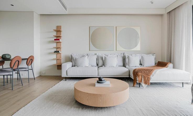 Elegant gestaltetes Wohnzimmer mit moderner Einrichtung in einer Wohnung im Building Av. Aruanã - tabas - 1047450 - SAO in Vila Sao Francisco (Zona Sul), São Paulo