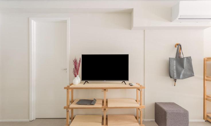 São Paulo Vila BuarqueのBuilding Rua Rego Freitas - tabas - 377206 - SAOのアパートメントにある、モダンな家具を備えたエレガントなデザインのリビングルーム