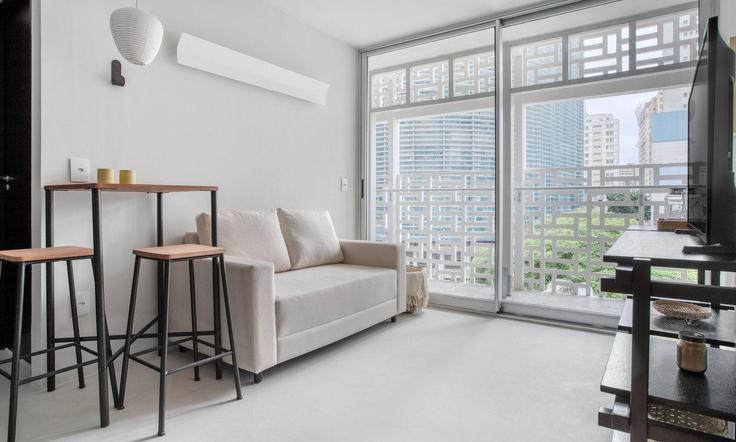 Elegant gestaltetes Wohnzimmer mit moderner Einrichtung in einer Wohnung im Building Rua Araújo - tabas - 405440 - SAO in República, São Paulo