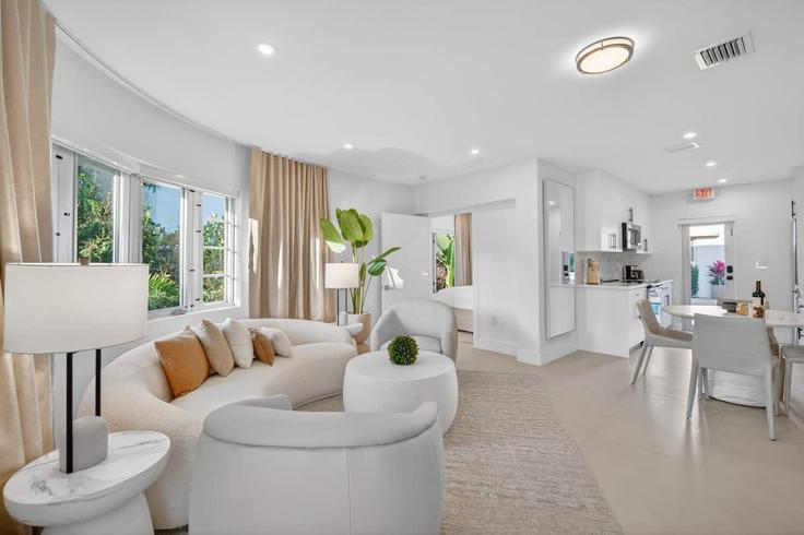 Miami Beach Miami BeachのBuilding Harding Avenue - tangymanagement - 1497743のアパートメントにある、モダンな家具を備えたエレガントなデザインのリビングルーム