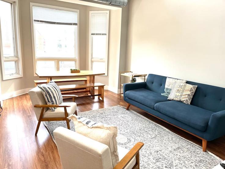 Salle de séjour élégante avec mobilier moderne dans un appartement à Building North Orleans Street - tbfsinvestments - 1069904 - CHI à Chicago, Chicago Salle de séjour élégante avec mobilier moderne dans un appartement à Building North Orleans Street - tbfsinvestments - 1069904 - CHI à Chicago, Chicago