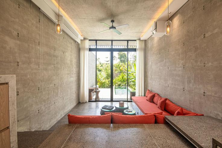 Elegant gestaltetes Wohnzimmer mit moderner Einrichtung in einer Wohnung im Building Gang Nakula - tertata-jelas-mgmt - 1366572 in Kuta Utara, Badung Regency Elegant gestaltetes Wohnzimmer mit moderner Einrichtung in einer Wohnung im Building Gang Nakula - tertata-jelas-mgmt - 1366572 in Kuta Utara, Badung Regency