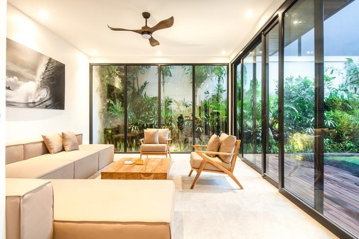 Salle de séjour élégante avec mobilier moderne dans un appartement à Building Jalan Babadan - tertata-jelas-mgmt - 1366536 à Mengwi, Badung Regency Salle de séjour élégante avec mobilier moderne dans un appartement à Building Jalan Babadan - tertata-jelas-mgmt - 1366536 à Mengwi, Badung Regency