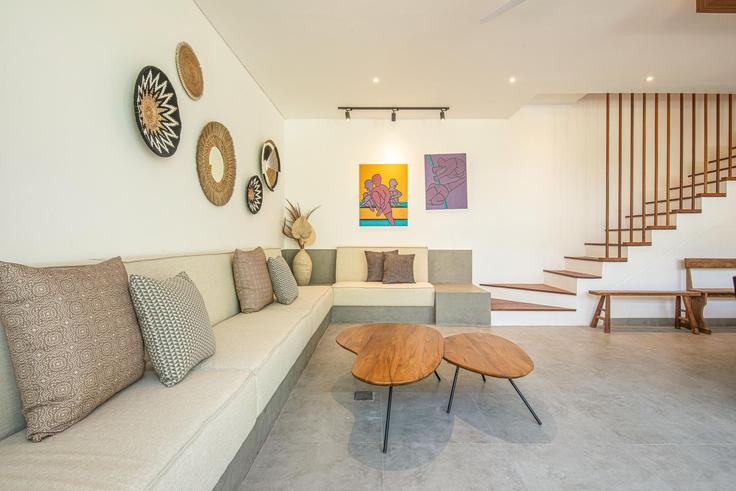 Badung Regency Kuta UtaraのBuilding Gang Daksina - tertata-jelas-mgmt - 1366567のアパートメントにある、モダンな家具を備えたエレガントなデザインのリビングルーム Badung Regency Kuta UtaraのBuilding Gang Daksina - tertata-jelas-mgmt - 1366567のアパートメントにある、モダンな家具を備えたエレガントなデザインのリビングルーム