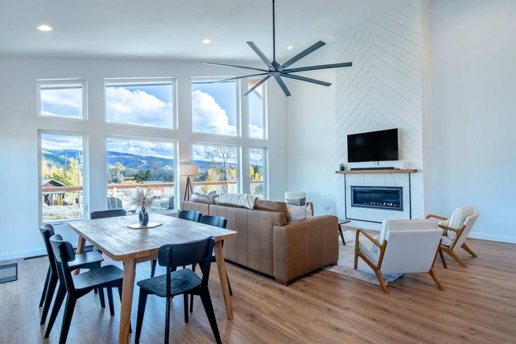 Sala de estar elegantemente projetada com móveis modernos em um apartamento no Building Palisade Trail - teton-homestead - 1310760 - USA em Driggs, Driggs