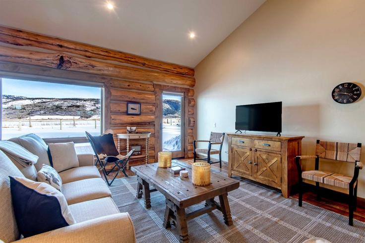 Elegante sala de estar con mobiliario moderno en un apartamento en Building Larsen Lane - teton-homestead - 1466388 en Driggs, Driggs Elegante sala de estar con mobiliario moderno en un apartamento en Building Larsen Lane - teton-homestead - 1466388 en Driggs, Driggs