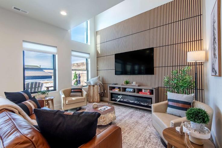 Elegante sala de estar con mobiliario moderno en un apartamento en Building Stone Peak Loop - teton-homestead - 1466390 en Driggs, Driggs