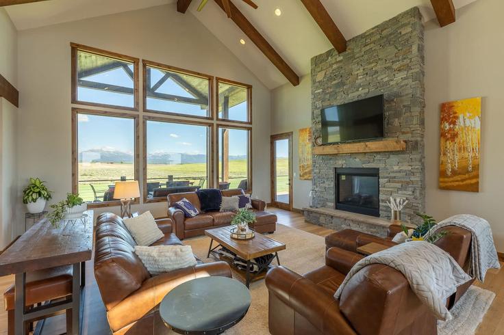 Tetonia TetoniaのBuilding Rising Sage Road - teton-homestead - 1630385のアパートメントにある、モダンな家具を備えたエレガントなデザインのリビングルーム