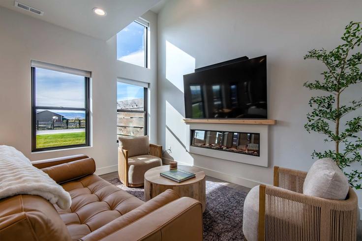 Elegante sala de estar con mobiliario moderno en un apartamento en Building Stone Peak Loop - teton-homestead - 1648639 en Driggs, Driggs Elegante sala de estar con mobiliario moderno en un apartamento en Building Stone Peak Loop - teton-homestead - 1648639 en Driggs, Driggs