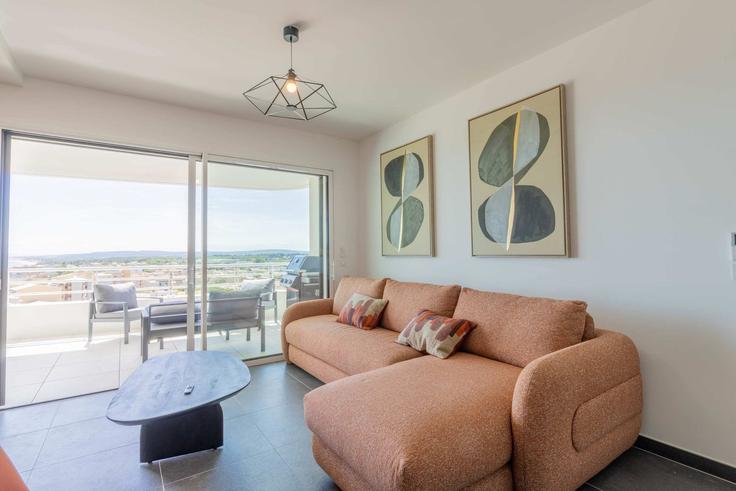 Elegant gestaltetes Wohnzimmer mit moderner Einrichtung in einer Wohnung im Building Avenue des Elysées - the-best-partner-valrasloc - 1284316 - PAR in Valras-Plage, Valras-Plage Elegant gestaltetes Wohnzimmer mit moderner Einrichtung in einer Wohnung im Building Avenue des Elysées - the-best-partner-valrasloc - 1284316 - PAR in Valras-Plage, Valras-Plage