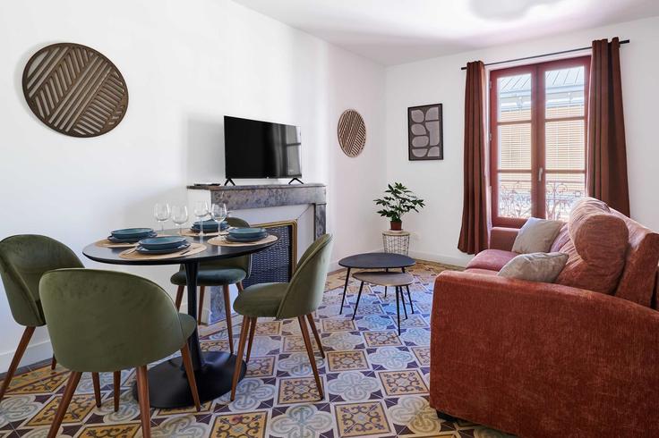Béziers, Béziers에 위치한 Building Place Pierre Semard - the-best-partner-valrasloc - 1606570 유닛의 세련된 인테리어가 돋보이는 거실 Béziers, Béziers에 위치한 Building Place Pierre Semard - the-best-partner-valrasloc - 1606570 유닛의 세련된 인테리어가 돋보이는 거실