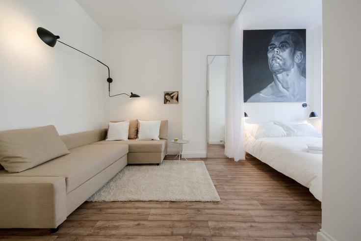 Elegant gestaltetes Wohnzimmer mit moderner Einrichtung in einer Wohnung im Building Old Street - the-design-traveller - 1591025 in London Borough of Islington, London Elegant gestaltetes Wohnzimmer mit moderner Einrichtung in einer Wohnung im Building Old Street - the-design-traveller - 1591025 in London Borough of Islington, London