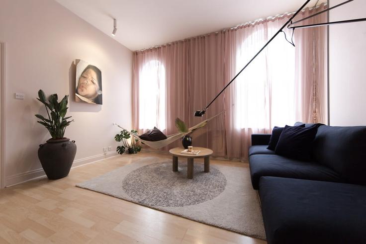 Salle de séjour élégante avec mobilier moderne dans un appartement à Building Kingsland Road - the-design-traveller - 1591023 à London Borough of Hackney, London Salle de séjour élégante avec mobilier moderne dans un appartement à Building Kingsland Road - the-design-traveller - 1591023 à London Borough of Hackney, London