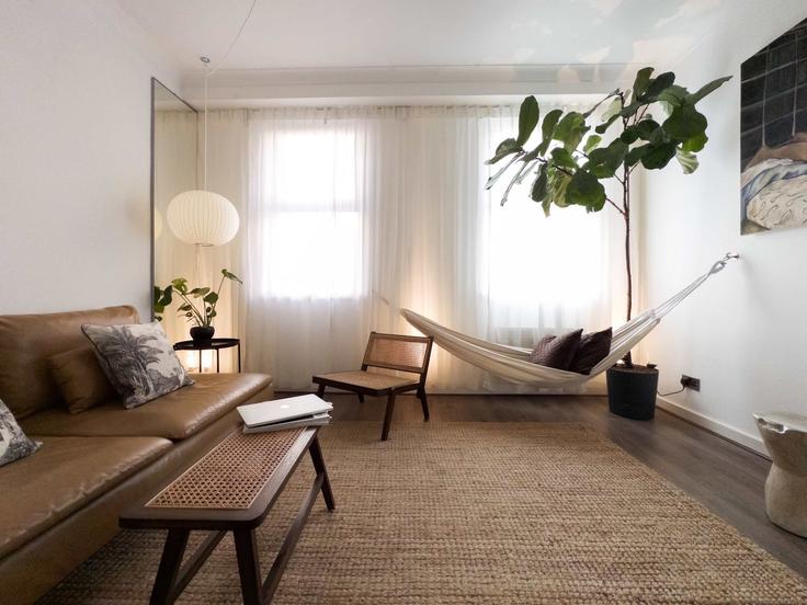 Elegant gestaltetes Wohnzimmer mit moderner Einrichtung in einer Wohnung im Building White's Row - the-design-traveller - 1608676 in London Borough of Tower Hamlets, London Elegant gestaltetes Wohnzimmer mit moderner Einrichtung in einer Wohnung im Building White's Row - the-design-traveller - 1608676 in London Borough of Tower Hamlets, London